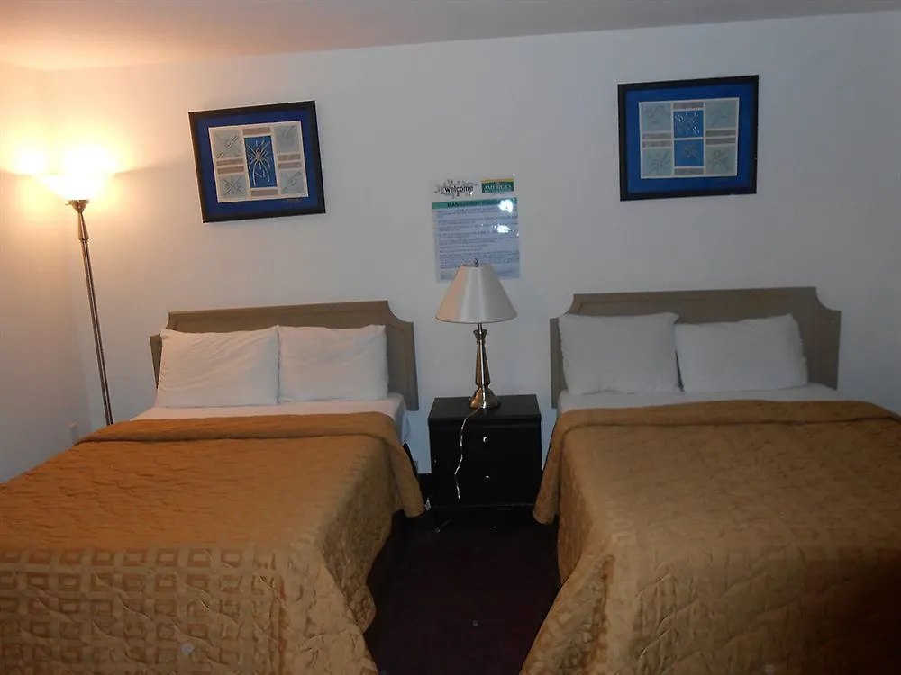 ** Motel The America's Hospitality Inn Canada